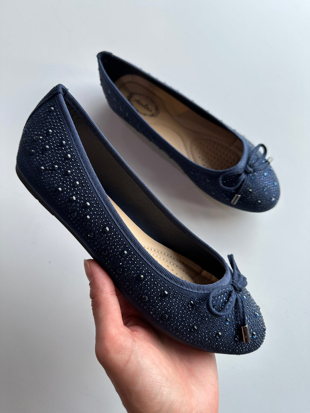 Olivia Flat Navy