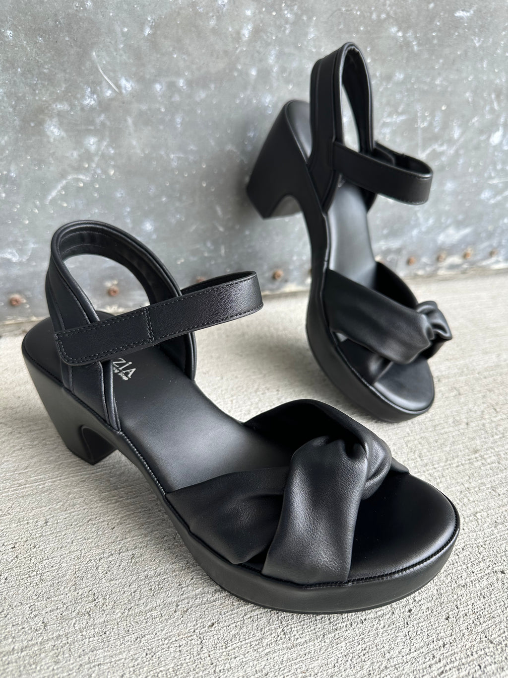 Patrizia by Spring Step Scasnee Black