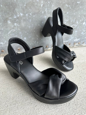 Patrizia by Spring Step Scasnee Black