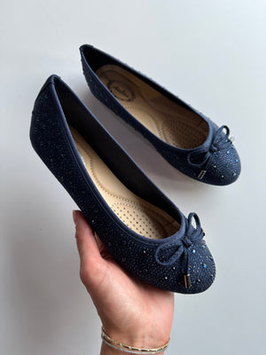 Olivia Flat Navy