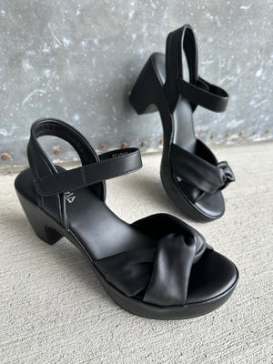 Patrizia by Spring Step Scasnee Black