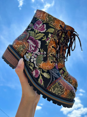 L'Artiste by Spring Step Fantastic Brown Multi