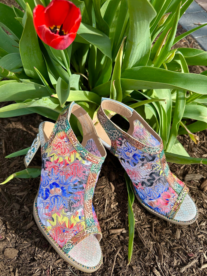 L'Artiste by Spring Step Wowza Rainbow