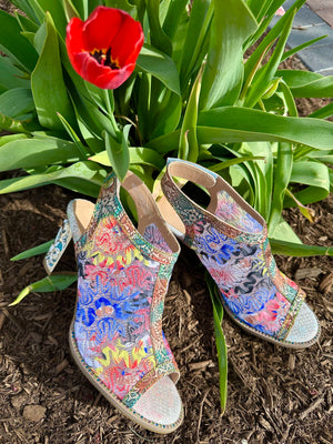 L'Artiste by Spring Step Wowza Rainbow